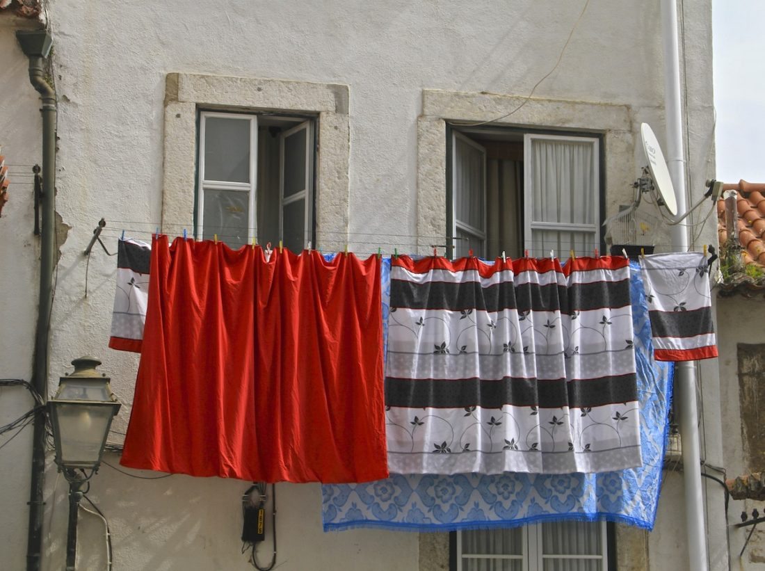 washing-on-the-balcony-lisbon